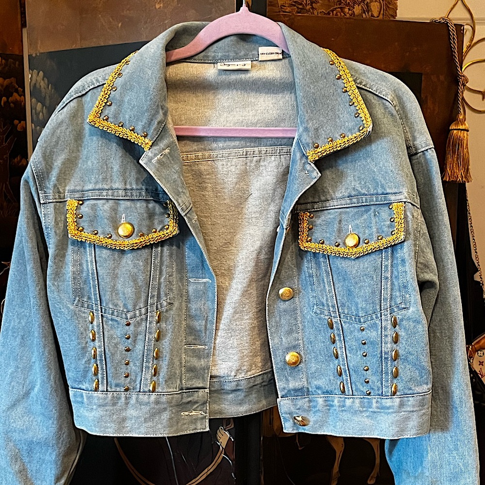 Dinem jacket with Gold trim and buttons